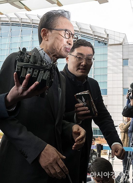 [포토] 출국길에 오른 이명박 전 대통령