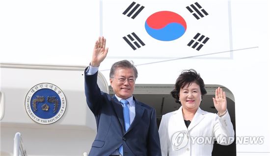 전병헌 수사·예산안 전쟁…文 출국 후 더 꼬인 정국
