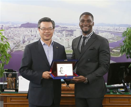 용산구 홍보대사인 방송인 샘 오취리 위촉식 