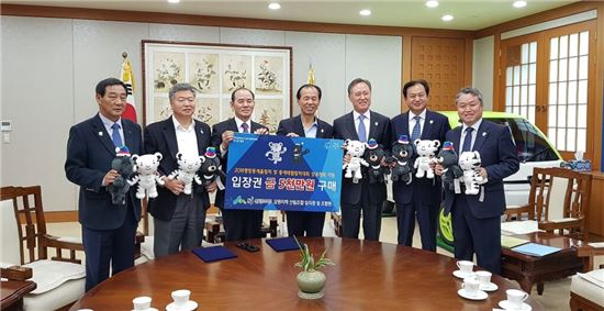 강원지역 산림조합협의회는 11월 10일 강원도를 방문해 2018 평창 동계올림픽 및 패럴림픽대회 성공개최를 위한 업무협약을 체결하고 입장권 5천만 원 구매를 확정했다. 사진=산림조합중앙회