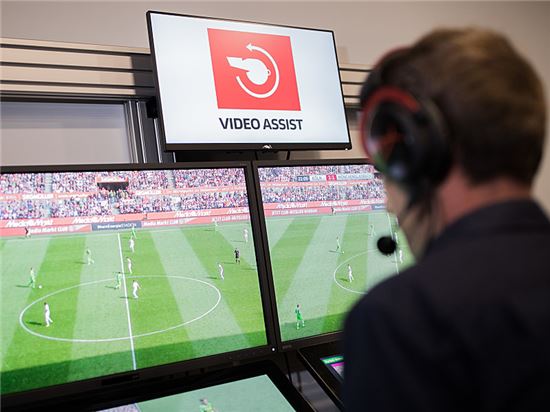 [강한길의 분데스리가 돋보기]독일축구대표팀, 비디오판독시스템(VAR)에 대해 말하다