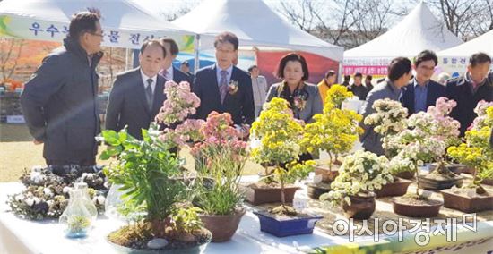 구례군, 야생화 전문인 양성 교육생 작품 전시
