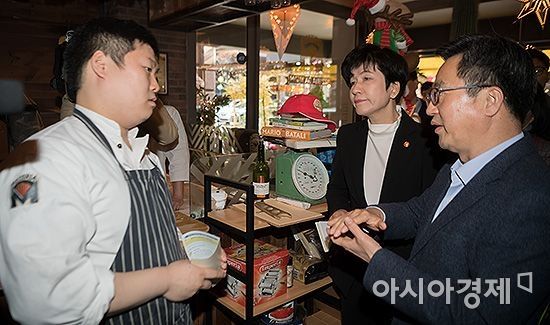 [포토] 소상공인 만나는 김동연 부총리