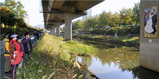 홍제천변 명화 전시 