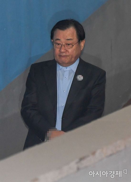 [포토] 영장실질심사 출석한 이병기 전 국정원장