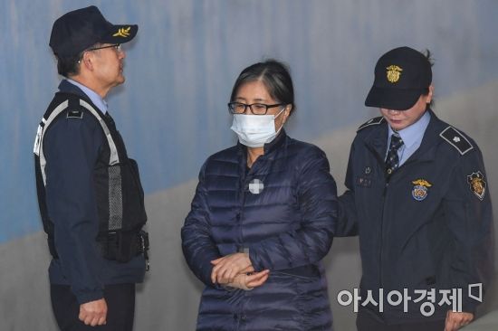 최순실 "檢조사 안받겠다"…'국정원 뇌물' 관련 소환 불응