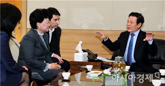 윤장현 광주시장, 우즈베키스탄 교육부장관 접견