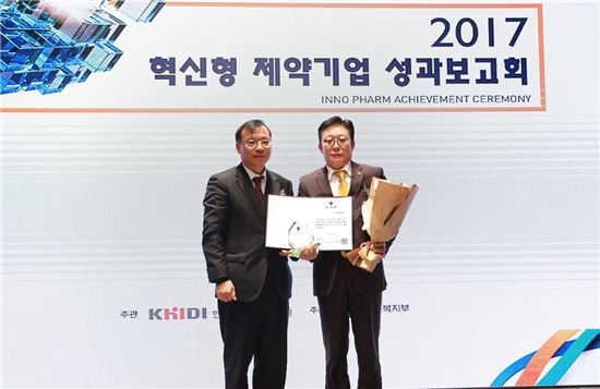 JW중외제약, 혁신신약 개발 '보건복지부장관 표창' 수상