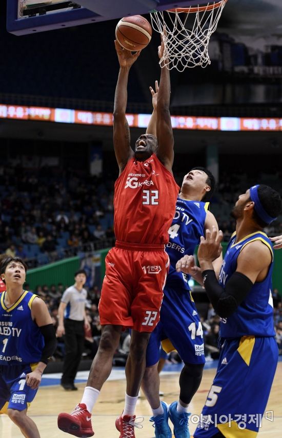 [포토] 리바운드하는 헤인즈