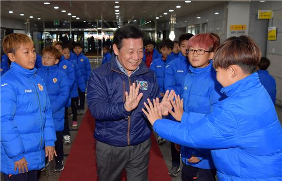 윤장현 광주시장, 광주FC 선수단 격려