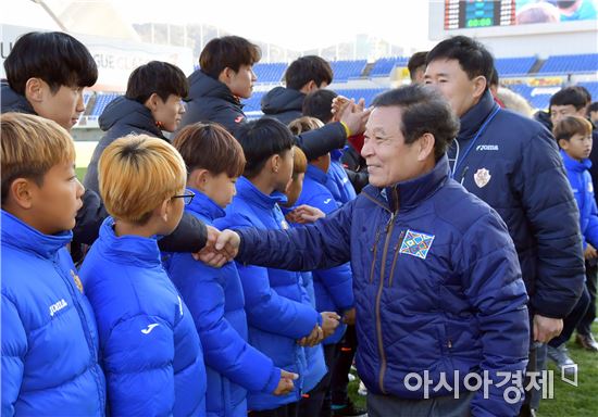 윤장현 광주시장, 광주FC 선수단 격려