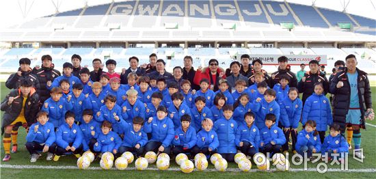 윤장현 광주시장, 광주FC 선수단 격려