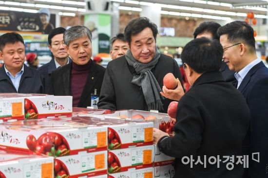 [포토] 이낙연 총리, 농산물 가격 점검