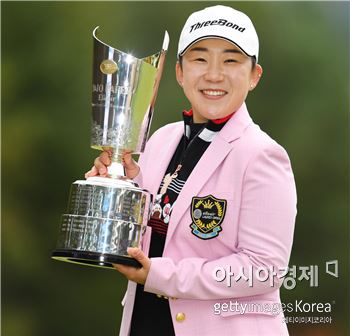 신지애 "일본서 시즌 2승이요"