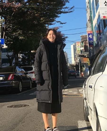 '황금빛 내 인생’ 신혜선, 요즘 대세인 롱패딩 입고 찰칵