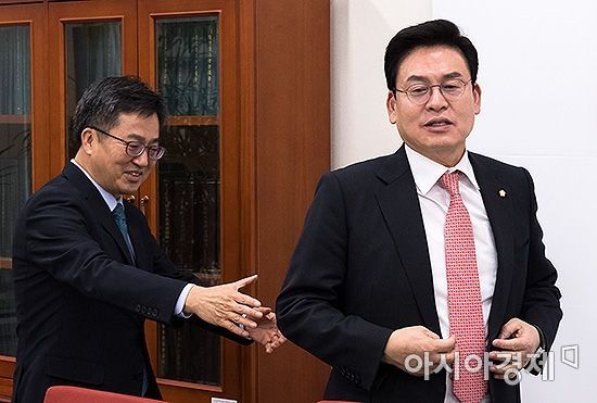 [포토] 자유한국당 찾아간 김동연 부총리