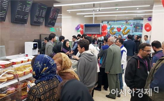 편의점 최초 해외 매장 열었다…CU, 이란 테헤란에 1호점 오픈