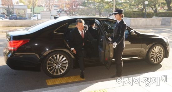 [포토]이진성 헌법재판소장 후보자의 출근길