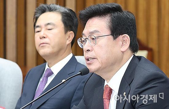 한국당 의총서 "예산정국 後 강력 투쟁"…최경환, 억울함 호소 