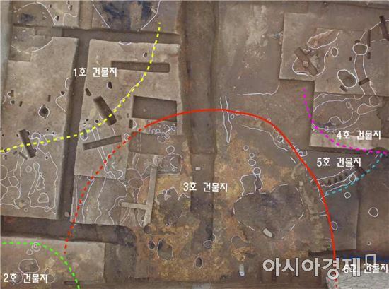 김해 봉황동 유적서 대형 건물지·의례용 유물 다수 발견 
