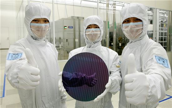 삼성전자 시안 반도체 공장에서 생산된 낸드플래시 제품(사진=삼성전자)