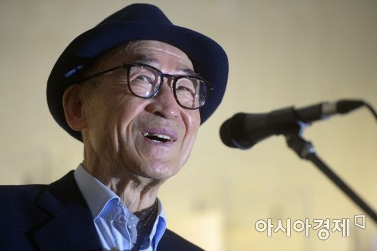 [포토]미소 보이는 고은 시인 