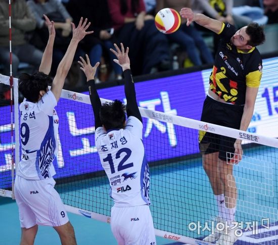 [포토] 스파이크 공격하는 브람