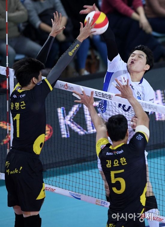 [포토] 스파이크 공격하는 정지석