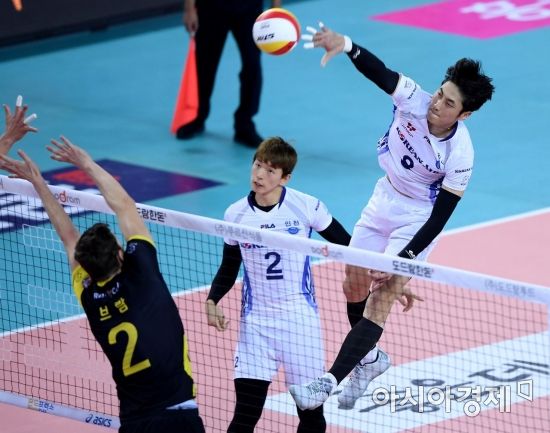 [포토] 스파이크 공격하는 김학민