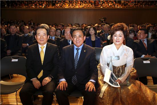 서울시의회 양준욱 의장 출간기념회 성황 