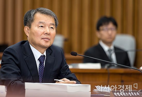 [포토] 답변하는 이진성 후보자