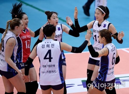 [포토] 득점 환호하는 기업은행