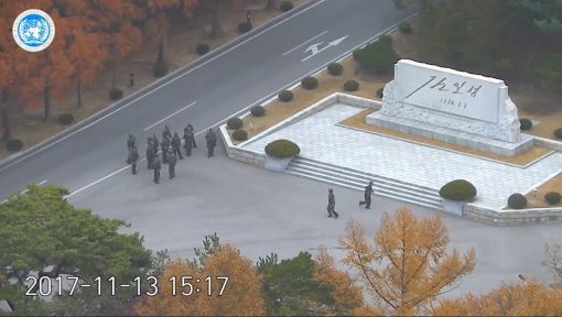 北 JSA 병력교체 韓美 장병은 표창…엇갈린 희비