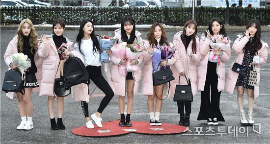 러블리즈, 팬 사인회 매니저 언행 사과문 게시 “당사자, 과오 인정…진심으로 사과”