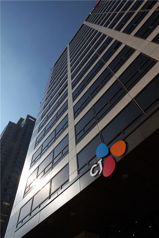 '50대 CEO' 젊어진 CJ, 이재현 회장 맏딸도 초고속 승진…3세경영 속도