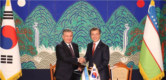 한-우즈베키스탄 정상회담(사진=연합뉴스)