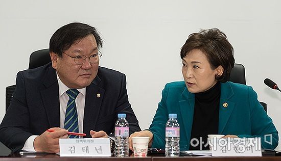 김태년 더불어민주당 정책위의장과 김현미 국토교통부 장관.