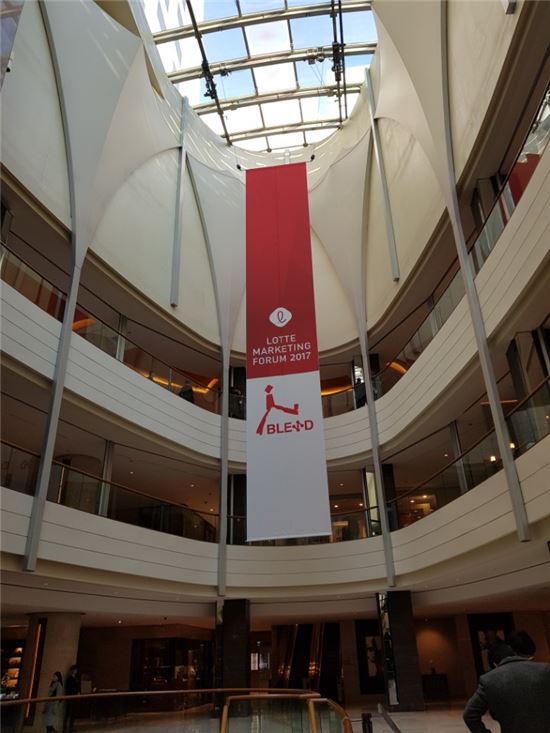 롯데 CEO 30여명 오늘 잠실 총집결…사실상 사장단회의 '긴장감 팽배'