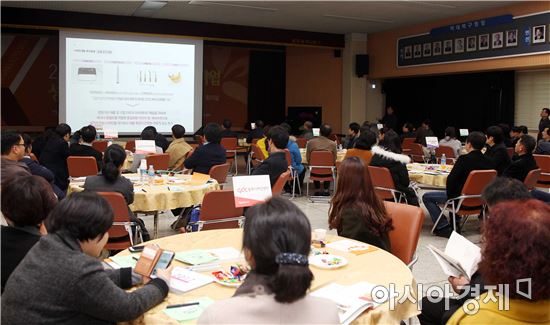 광주광역시 북구(청장 송광운)가 28일부터 내달 11일까지 구청 1층 갤러리에서 ‘2017 기업사랑운동 지원사업 성과전시회’를 개최한다.
