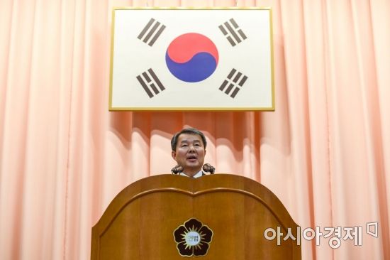 [포토] 취임사하는 이진성 헌법재판소 소장