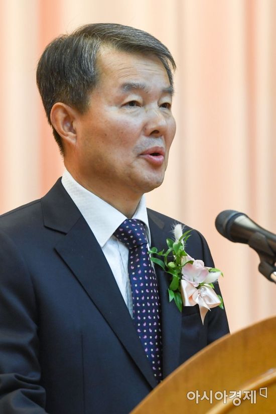 [포토] 이진성 헌배소장 취임사