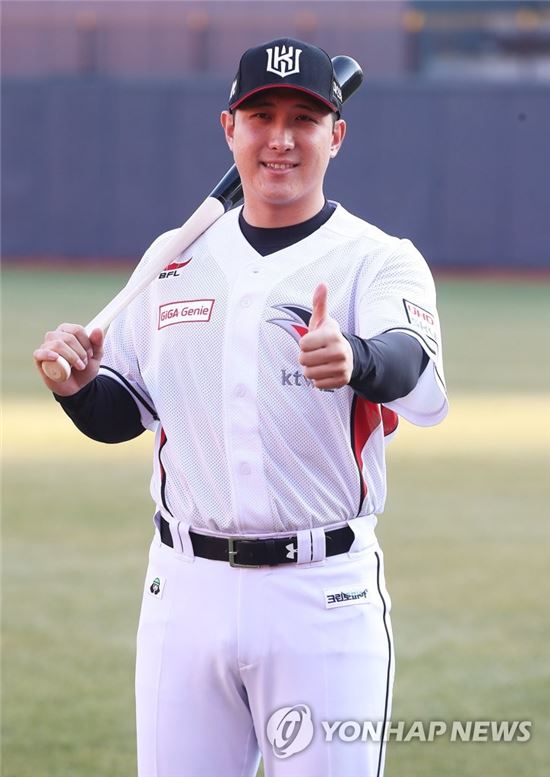 'kt맨 새 출발' 황재균 "팀 탈꼴찌+20홈런·20도루 목표" 