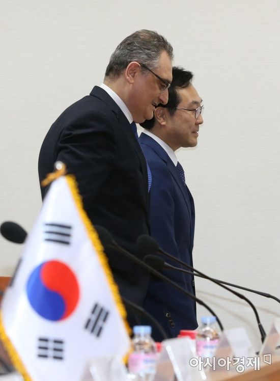 [포토] 회담장으로 이동하는 한러 6자회담 수석대표