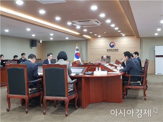 방통위, 'KBS 이사진 법인카드 유용' 논의…KBS 정상화 신호탄