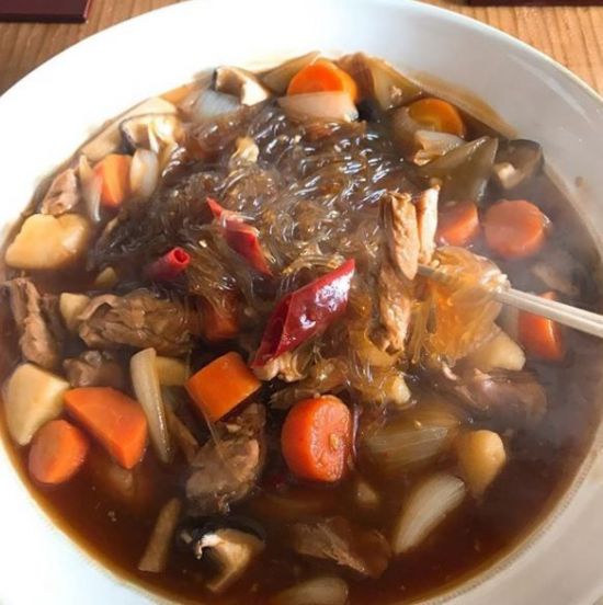 ‘인큐베이터 논란’ 박수진, 남편 직접 요리까지 ‘행복이 묻어나는’ 배용준표 찜닭  