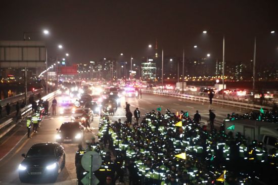 경찰, '마포대교 불법점거' 건설노조 내사 착수