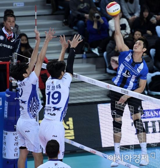 [포토] 문성민, '고탄력 스파이크'