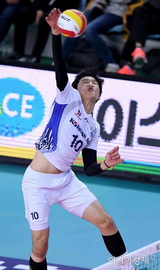 [포토] 스파이크 공격하는 정지석