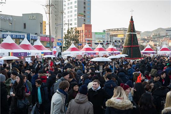 2016 유러피언 크리스마스마켓 행사를 찾은 성북구민과 외국인들