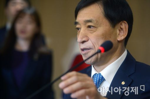 [포토]이주열 한국은행 총재, 금융통화위원회 주재 